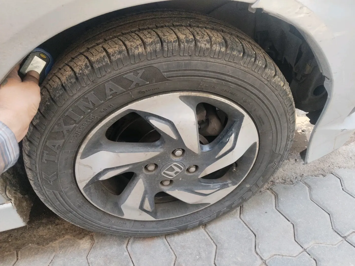2014 Honda Mobilio 1.5L I-DTEC RS(O), Diesel, Manual, 1,49,061 km, tyre