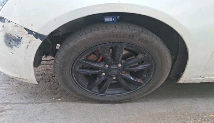 2015 Chevrolet Cruze LTZ, Diesel, Manual, 7,50,001 km, tyre