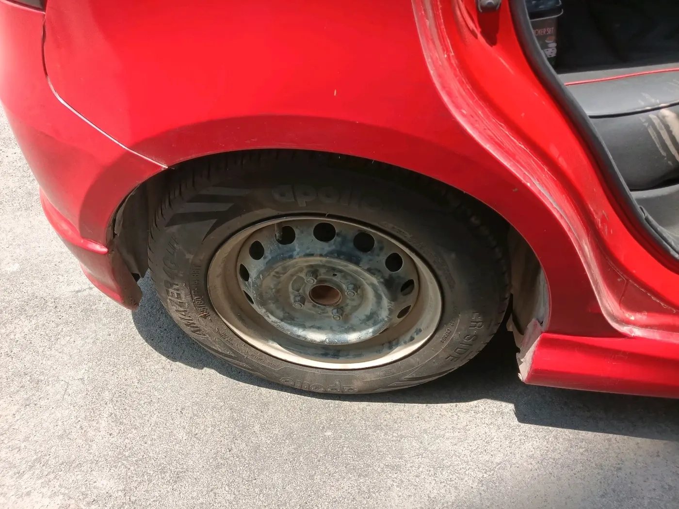 2015 Maruti Swift VXI, Petrol, Manual, 64,799 km, tyre
