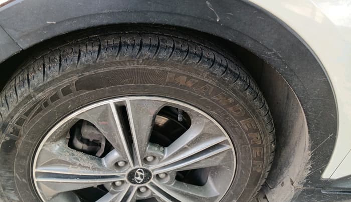 2017 Hyundai Creta SX PLUS AT 1.6 DIESEL, Diesel, Automatic, 1,17,158 km, tyre