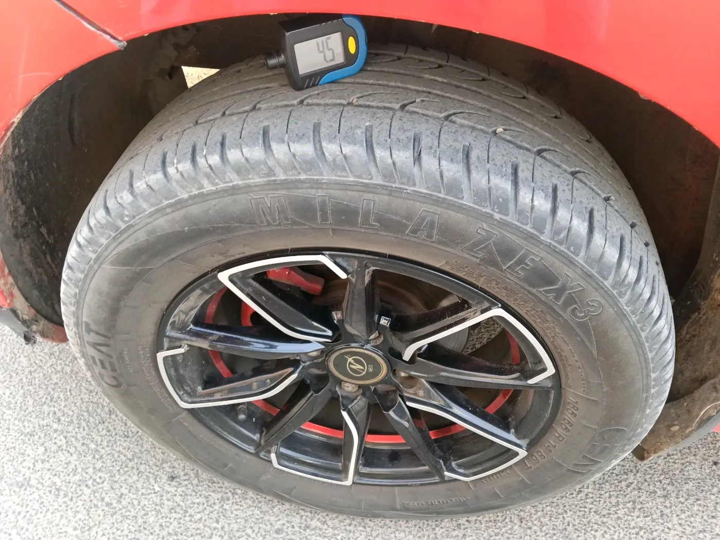 2019 Maruti Swift VXI, Petrol, Manual, 95,552 km, tyre