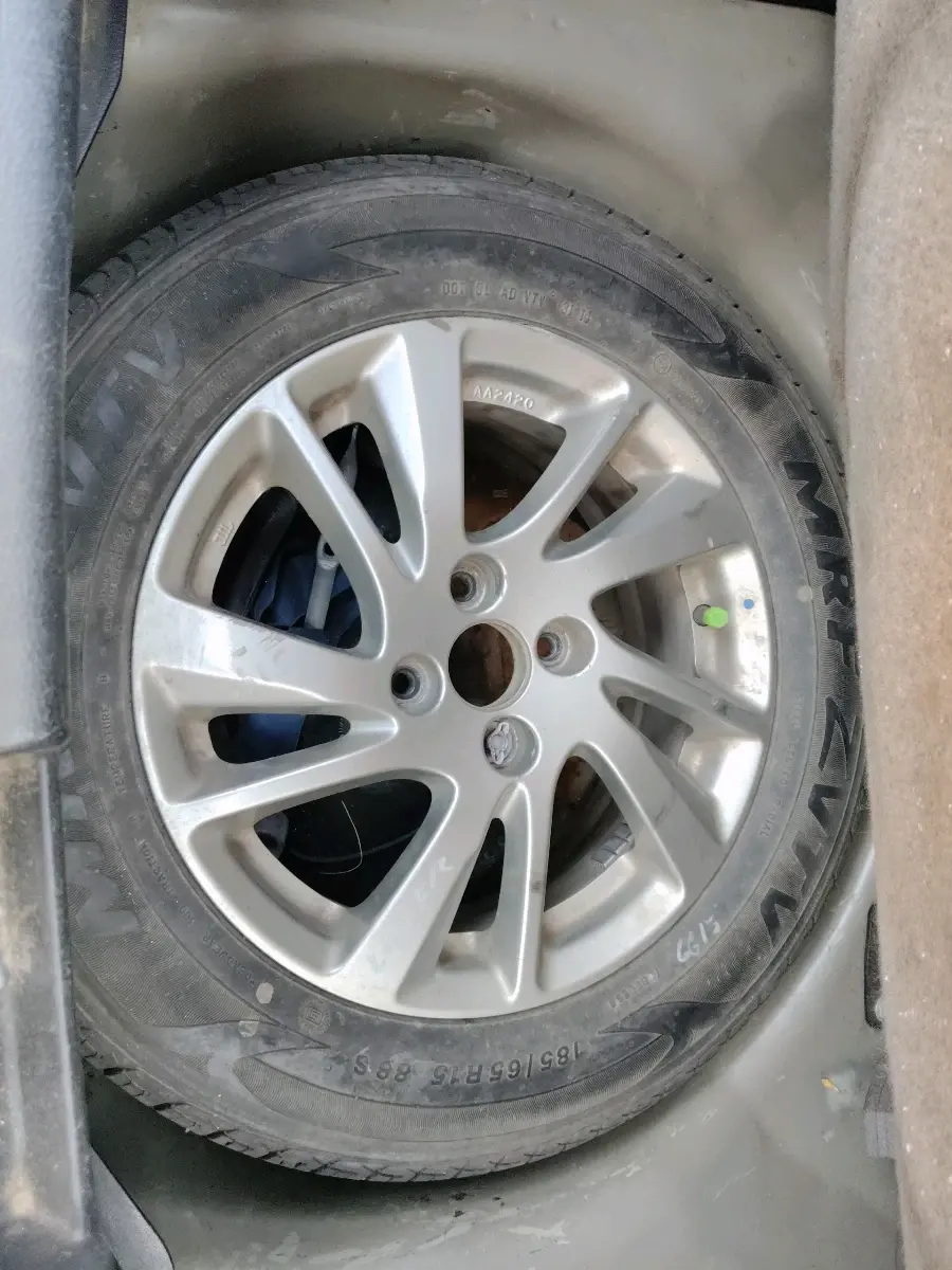 2014 Maruti Swift ZXI, Petrol, Manual, 91,097 km, tyre