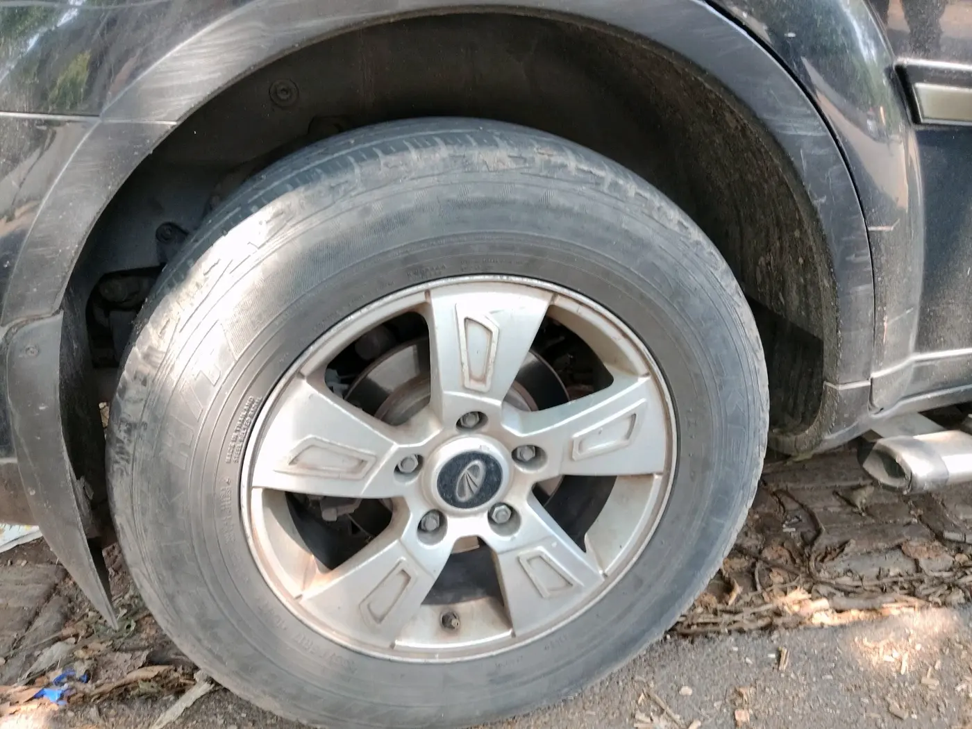 2012 Mahindra XUV500 W8, Diesel, Manual, 1,15,893 km, tyre