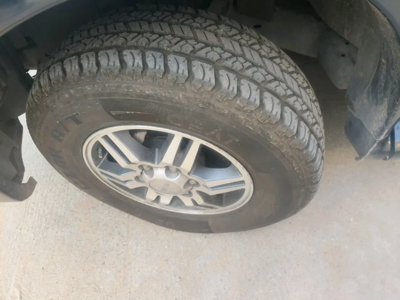 2013 ISUZU MU-7 4x2 MT, Diesel, Manual, 1,33,788 km, tyre