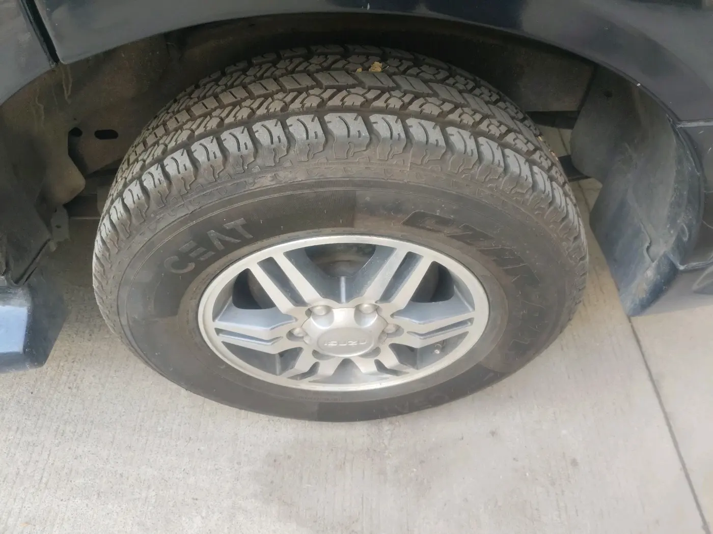 2013 ISUZU MU-7 4x2 MT, Diesel, Manual, 1,33,788 km, tyre