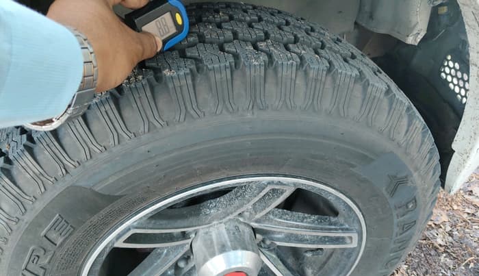2014 Mahindra Scorpio VLX 2WD BS-III, Diesel, Manual, 1,31,726 km, tyre