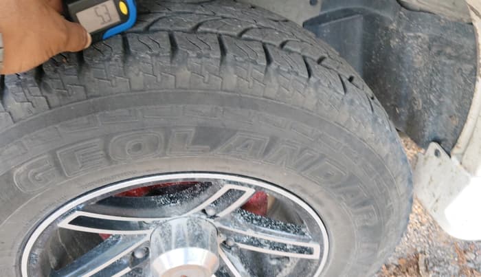 2014 Mahindra Scorpio VLX 2WD BS-III, Diesel, Manual, 1,31,726 km, tyre
