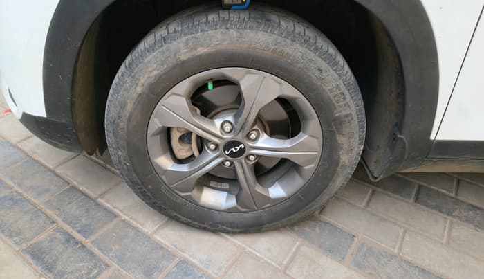 2021 KIA SELTOS HTK PLUS 1.5 IMT, Petrol, Manual, 1,24,133 km, tyre
