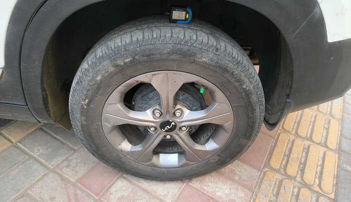 2021 KIA SELTOS HTK PLUS 1.5 IMT, Petrol, Manual, 1,24,133 km, tyre
