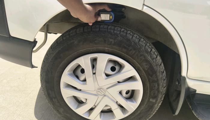 2023 Maruti Eeco 5 STR AC CNG, CNG, Manual, 6,745 km, tyre