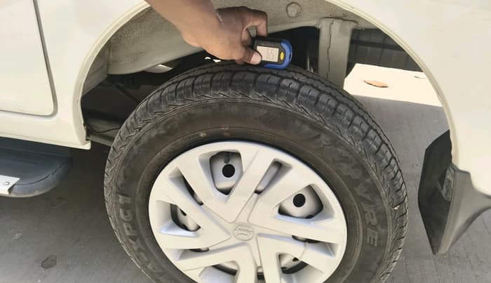 2023 Maruti Eeco 5 STR AC CNG, CNG, Manual, 6,745 km, tyre