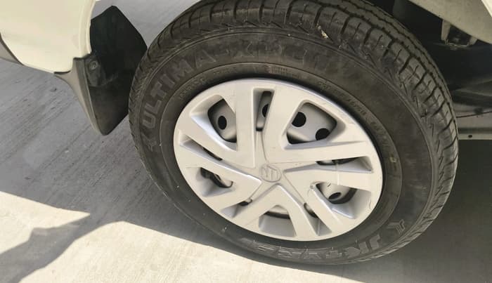 2023 Maruti Eeco 5 STR AC CNG, CNG, Manual, 6,745 km, tyre