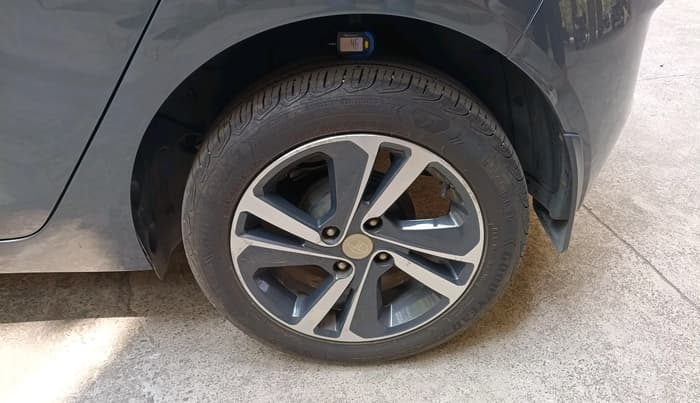 2023 Tata ALTROZ XZ PETROL, Petrol, Manual, 21,418 km, tyre