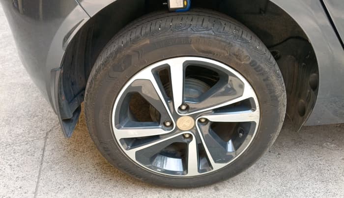 2023 Tata ALTROZ XZ PETROL, Petrol, Manual, 21,418 km, tyre