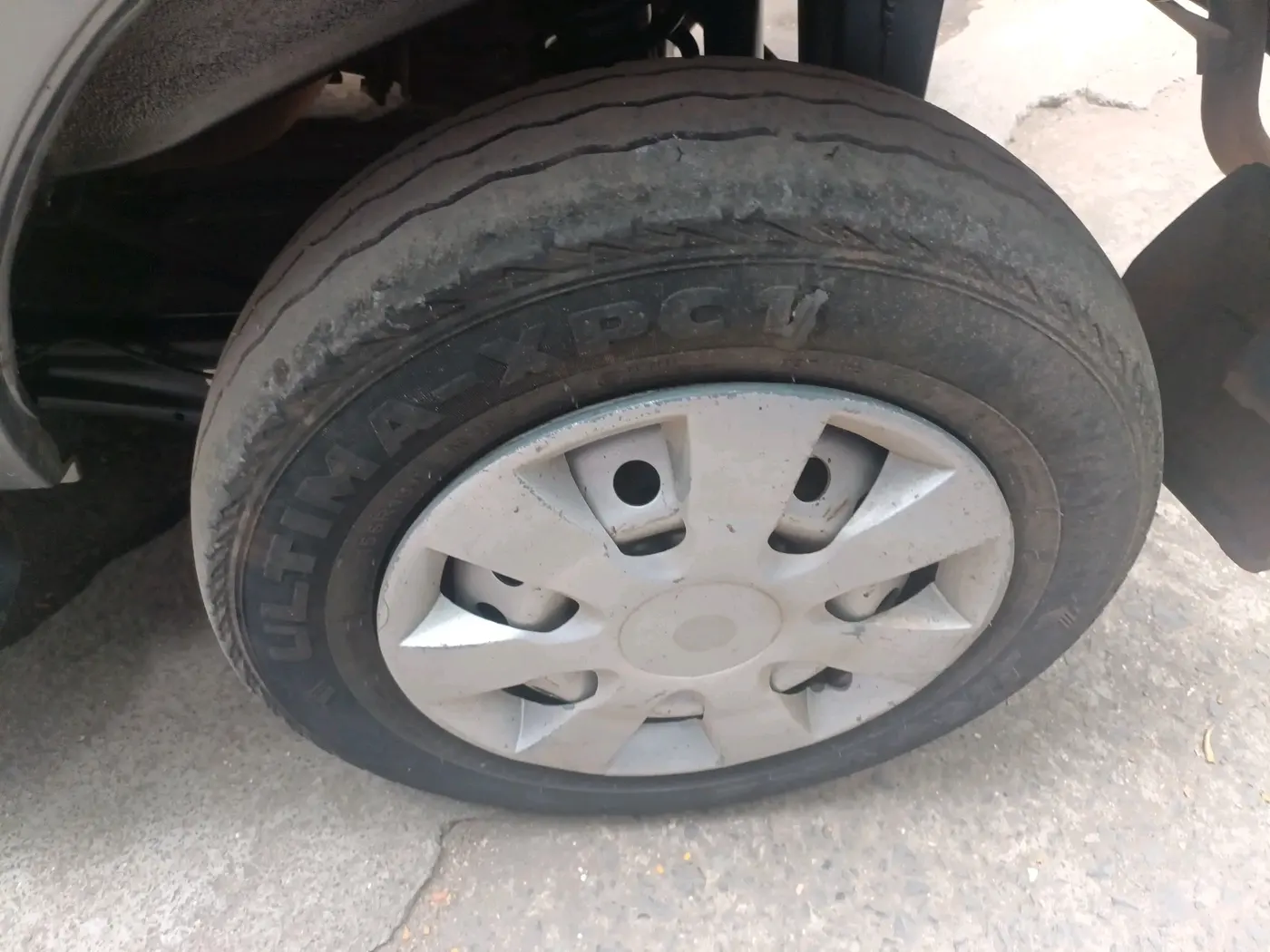 2023 Maruti Eeco 5 STR AC CNG, CNG, Manual, 28,843 km, tyre