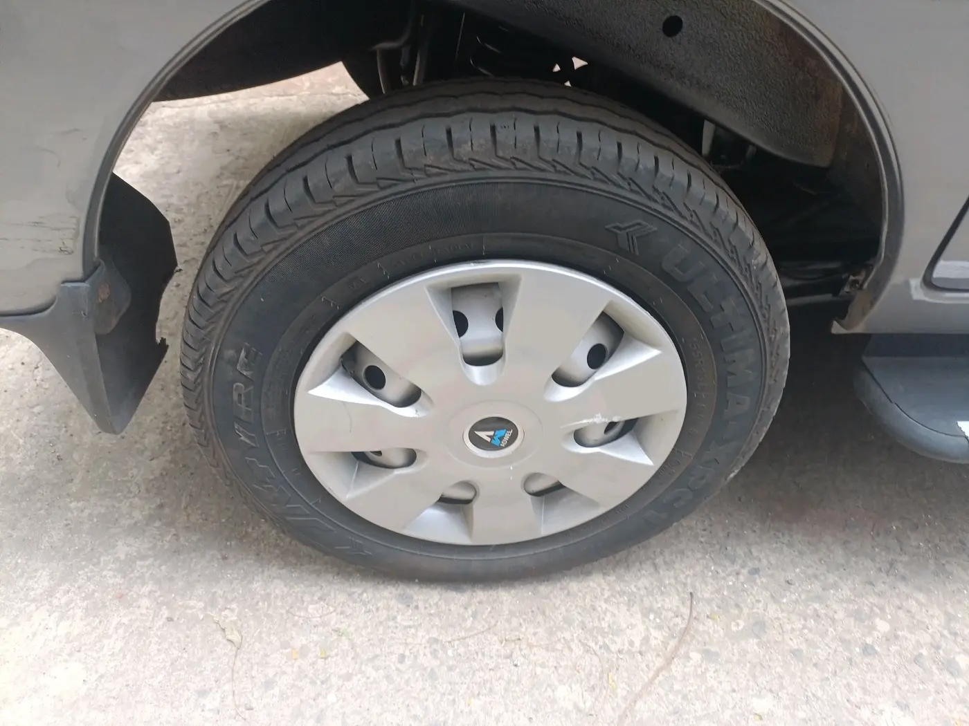2023 Maruti Eeco 5 STR AC CNG, CNG, Manual, 28,843 km, tyre