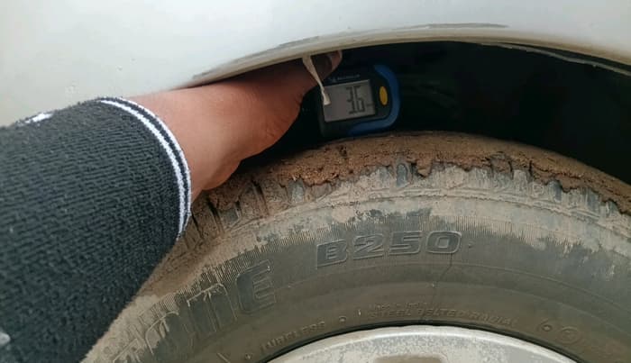2013 Hyundai i10 ERA 1.1, Petrol, Manual, 1,33,744 km, tyre