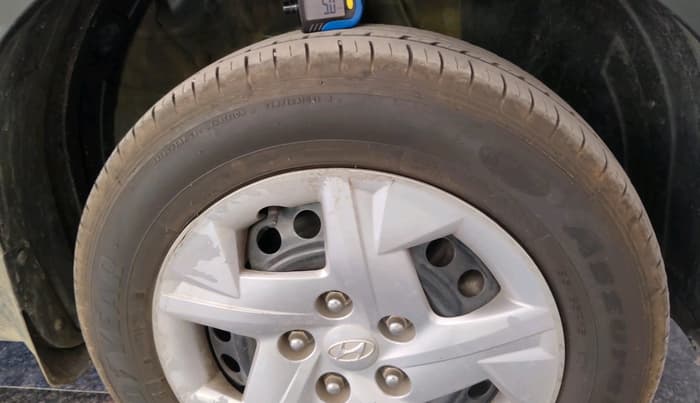 2022 Hyundai VENUE S+ 1.2, Petrol, Manual, 93,209 km, tyre