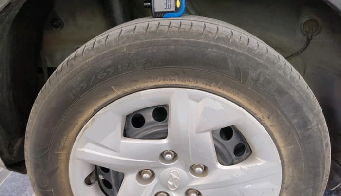 2022 Hyundai VENUE S+ 1.2, Petrol, Manual, 93,209 km, tyre