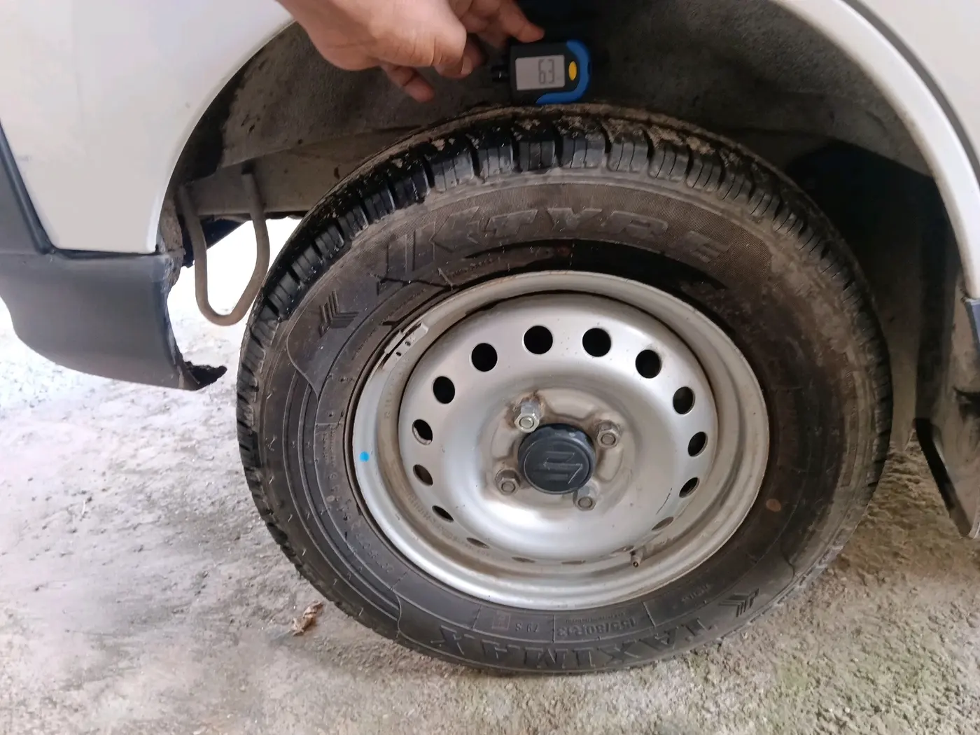 2023 Maruti Eeco 5 STR AC CNG, CNG, Manual, 1,87,272 km, tyre