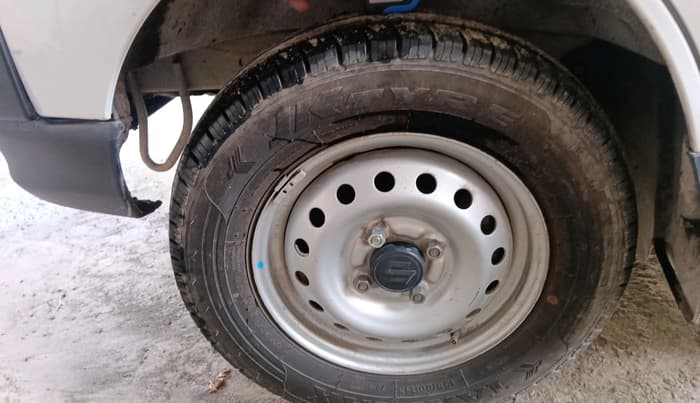 2023 Maruti Eeco 5 STR AC CNG, CNG, Manual, 1,87,272 km, tyre