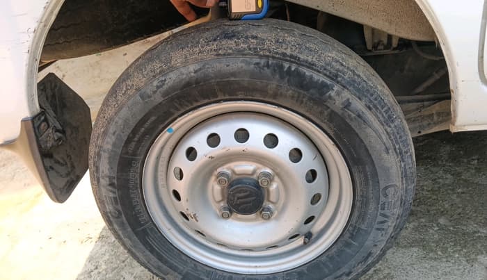 2023 Maruti Eeco 5 STR AC CNG, CNG, Manual, 1,87,272 km, tyre