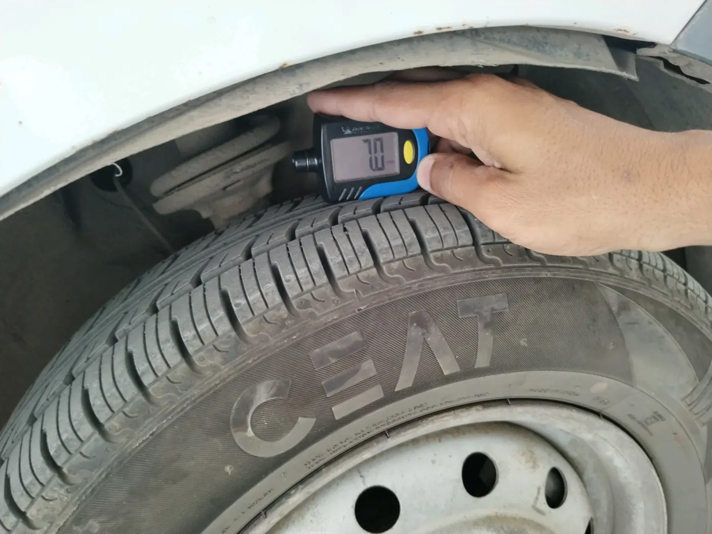 2010 Maruti Wagon R 1.0 LXI, CNG, Manual, 1,15,055 km, tyre