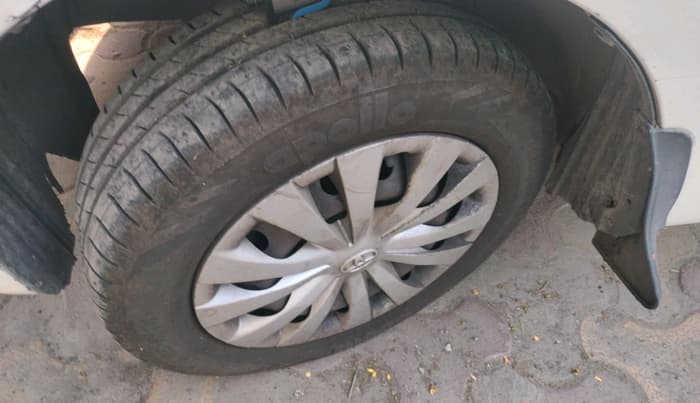 2011 Toyota Etios G, Petrol, Manual, 2,20,386 km, tyre
