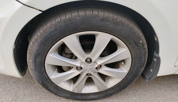 2012 Hyundai Verna FLUIDIC 1.6 VTVT SX OPT, Petrol, Manual, 1,00,866 km, tyre