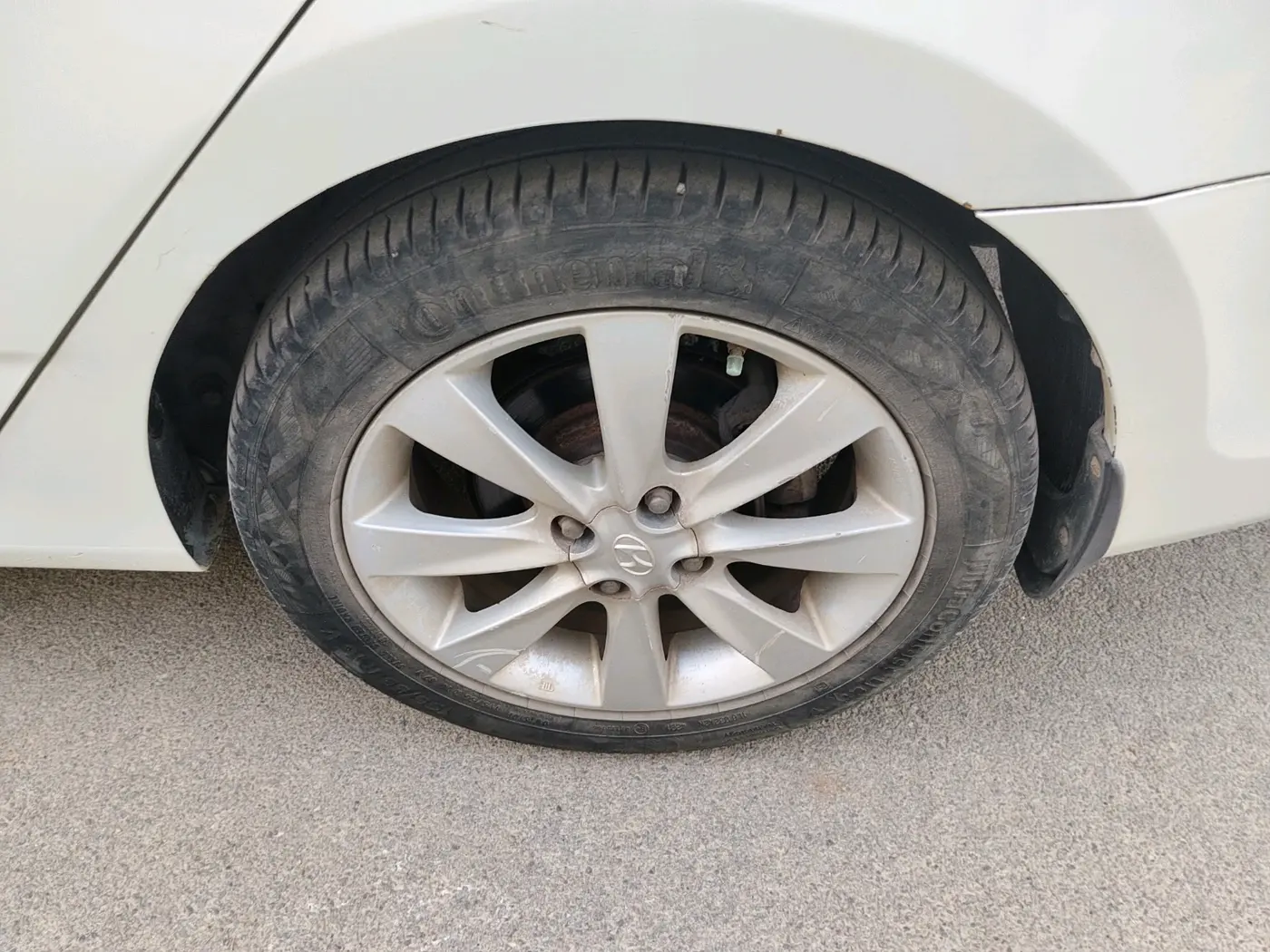 2012 Hyundai Verna FLUIDIC 1.6 VTVT SX OPT, Petrol, Manual, 1,00,866 km, tyre