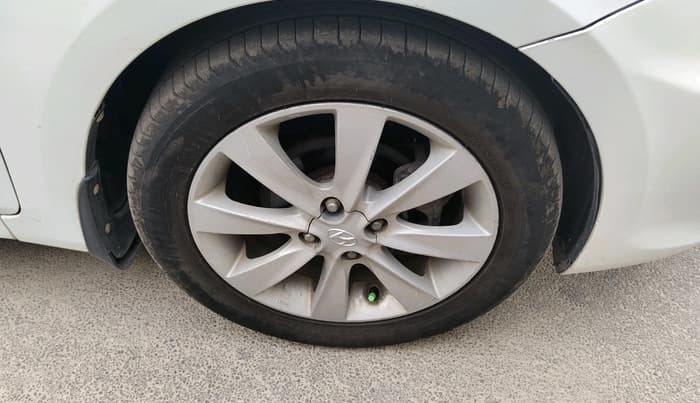 2012 Hyundai Verna FLUIDIC 1.6 VTVT SX OPT, Petrol, Manual, 1,00,866 km, tyre