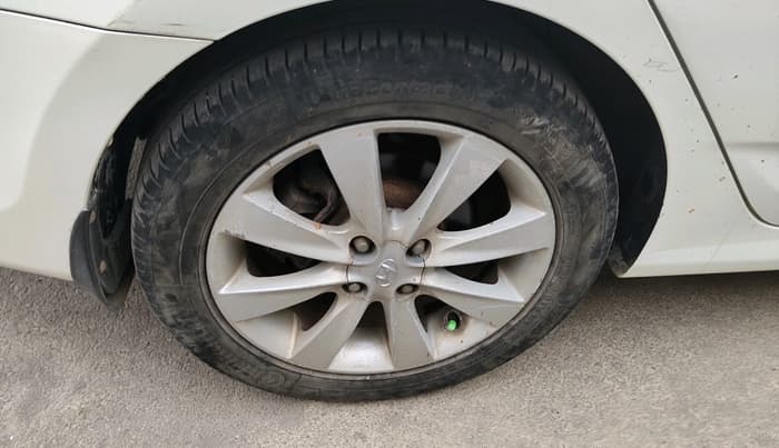 2012 Hyundai Verna FLUIDIC 1.6 VTVT SX OPT, Petrol, Manual, 1,00,866 km, tyre
