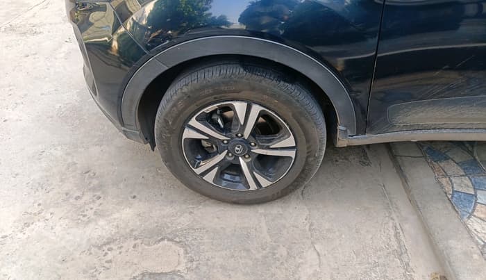 2023 Tata NEXON EV XZ PLUS LUX, Electric, Automatic, 39,671 km, tyre