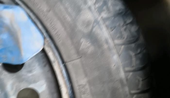 2015 Maruti Wagon R 1.0 VXI, Petrol, Manual, 86,627 km, tyre