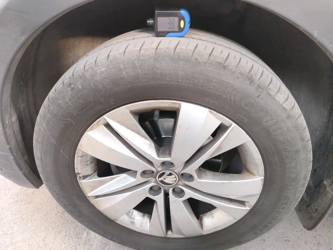 2021 Skoda KUSHAQ AMBITION 1.0L TSI AT, Petrol, Automatic, 53,078 km, tyre