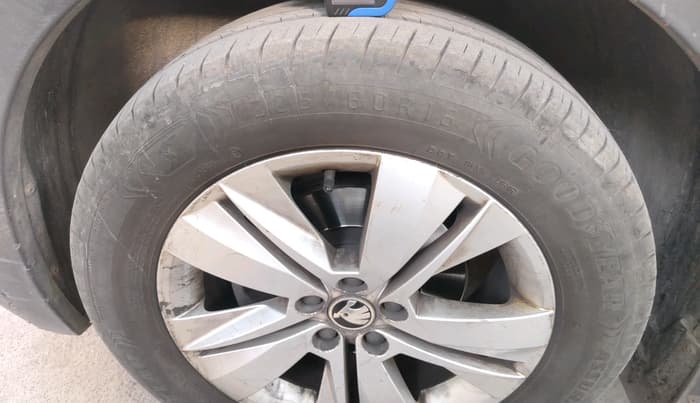 2021 Skoda KUSHAQ AMBITION 1.0L TSI AT, Petrol, Automatic, 53,078 km, tyre