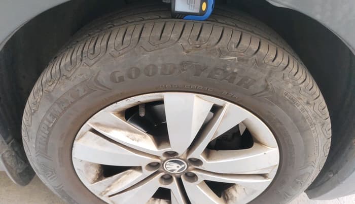 2021 Skoda KUSHAQ AMBITION 1.0L TSI AT, Petrol, Automatic, 53,078 km, tyre