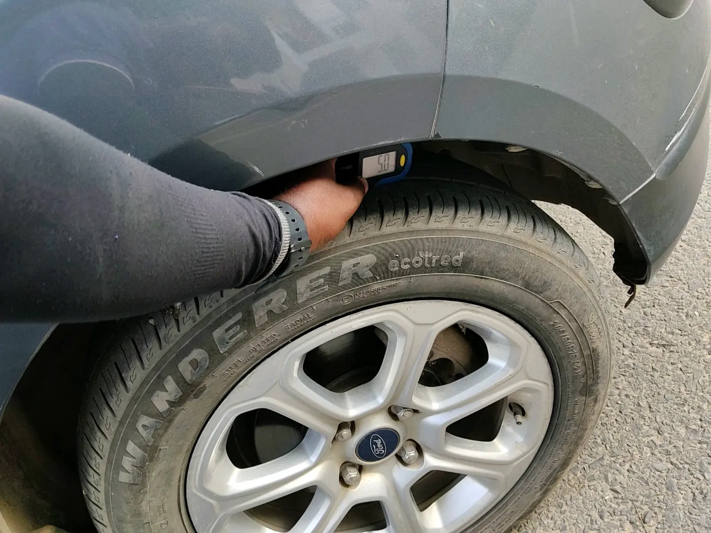 2019 Ford Ecosport TITANIUM + 1.5L DIESEL, Diesel, Manual, 1,35,957 km, tyre