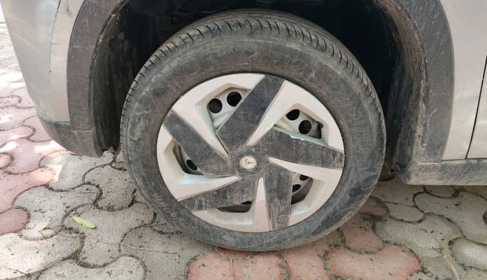 2022 Maruti Vitara Brezza LXI, Petrol, Manual, 9,589 km, tyre