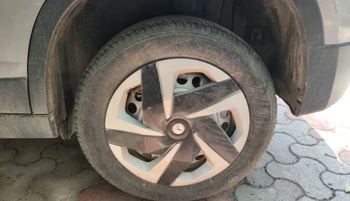 2022 Maruti Vitara Brezza LXI, Petrol, Manual, 9,589 km, tyre