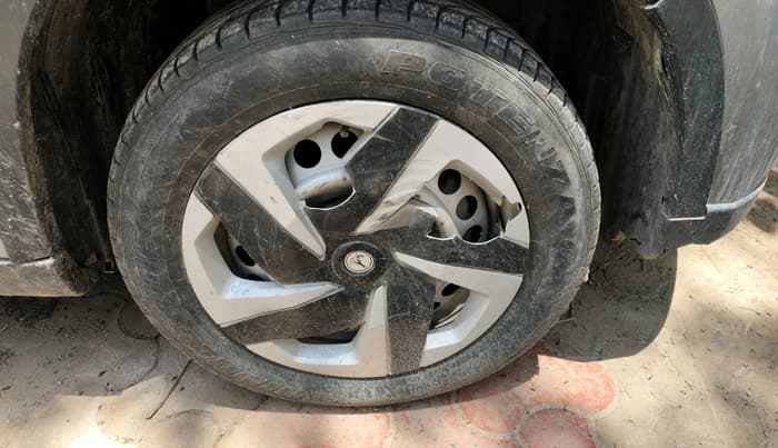 2022 Maruti Vitara Brezza LXI, Petrol, Manual, 9,589 km, tyre