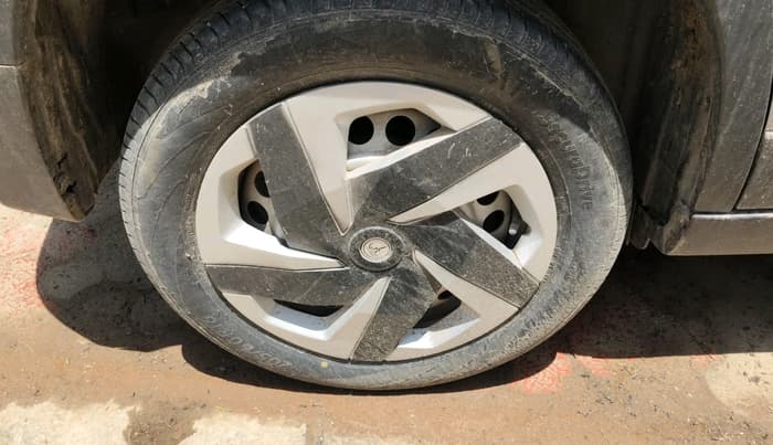 2022 Maruti Vitara Brezza LXI, Petrol, Manual, 9,589 km, tyre