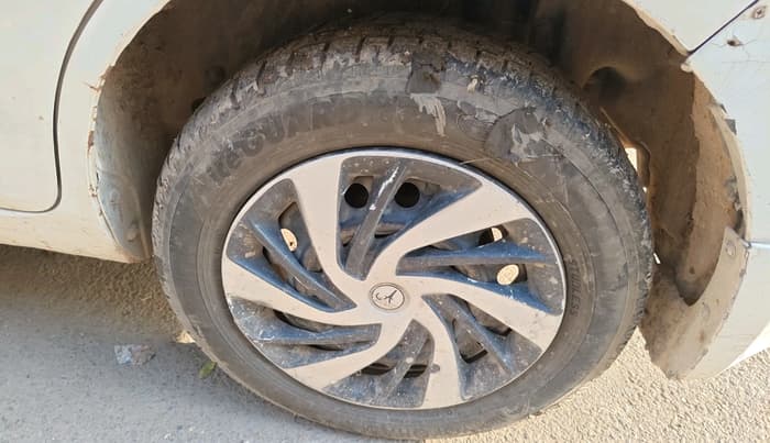2016 Maruti Ertiga VXI, CNG, Manual, 56,604 km, tyre