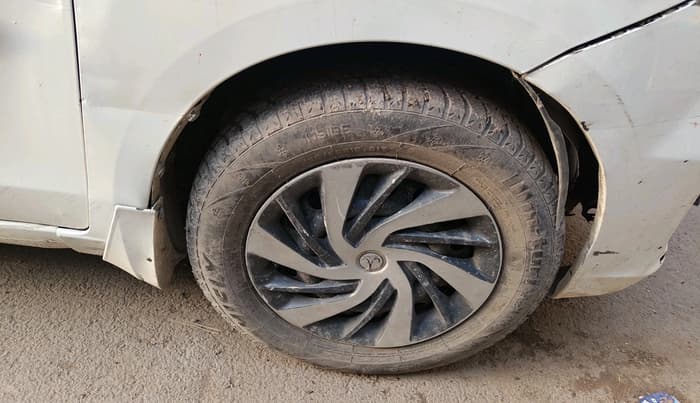 2016 Maruti Ertiga VXI, CNG, Manual, 56,604 km, tyre