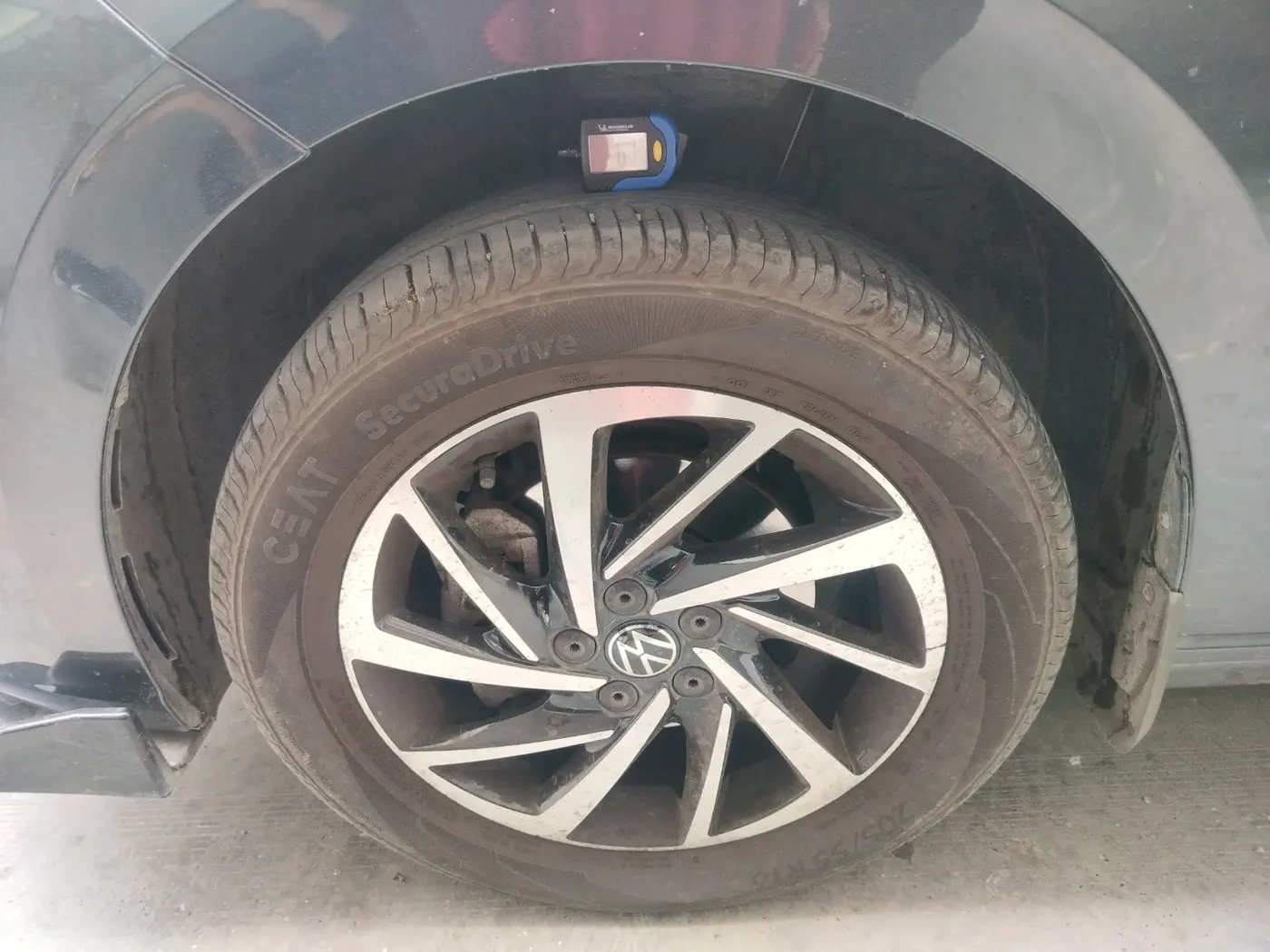 2024 Volkswagen VIRTUS TOPLINE TSI 1.0 MT, Petrol, Manual, 11,593 km, tyre