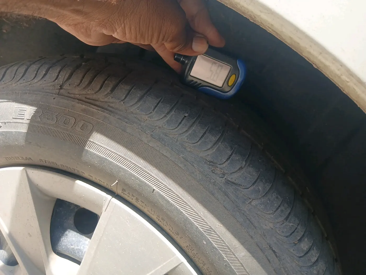 2011 Maruti SX4 VXI CNG, CNG, Manual, 58,226 km, tyre