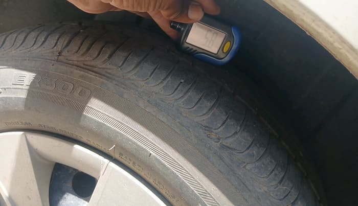 2011 Maruti SX4 VXI CNG, CNG, Manual, 58,226 km, tyre