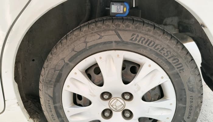 2015 Honda Amaze 1.2L I-VTEC S, CNG, Manual, 52,691 km, tyre