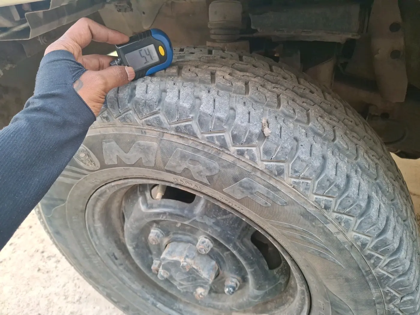 2010 Mahindra Bolero SLX BS-III, Diesel, Manual, 2,91,552 km, tyre