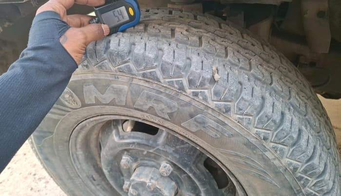 2010 Mahindra Bolero SLX BS-III, Diesel, Manual, 2,91,552 km, tyre